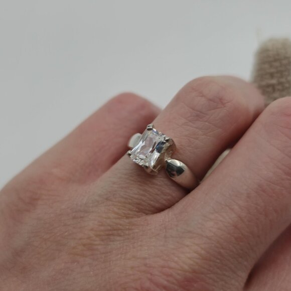 Size 7 Sterling Silver Rectangle Cubic Zirconia Clear Gem Ring A3746 - Picture 5 of 9